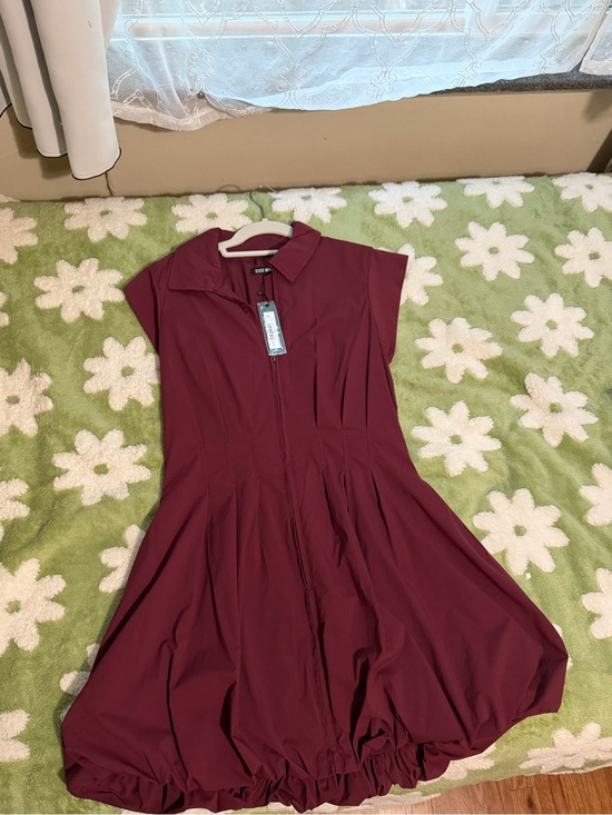 Steve Madden Dresses & Skirts - Steve Madden Wine-Red Collared Zip bubble dress
